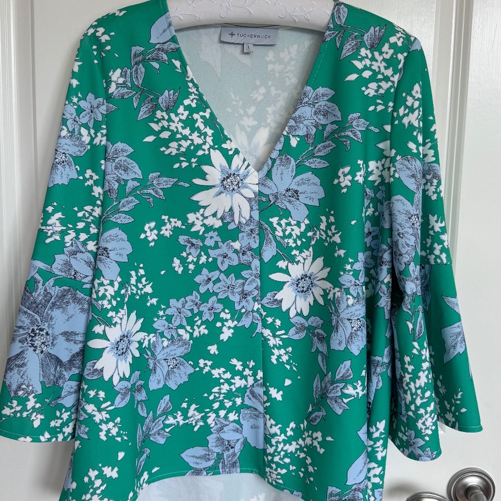 Tuckernuck L Large Green Floral Swing Top Blouse